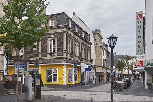 BlickFang2-Fotostudio-Andernach-Bahnhofstrasse-5Strassenansicht-600.jpg